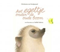 Het egeltje onder de oude boom